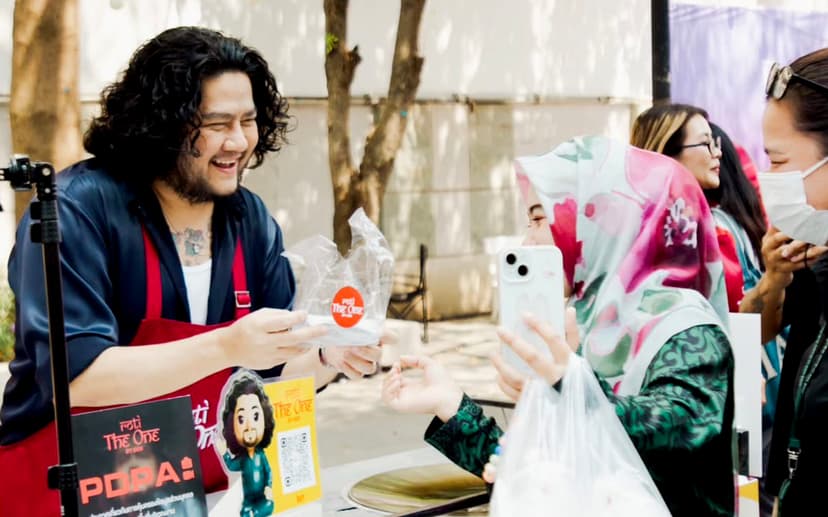 เบน-ชลาทิศ สวมบท บังเบน เสิร์ฟโรตีเซอร์ไพรส์แฟน..กลางตลาดนัด มศว. ฉลอง MV The One ยอดวิวดี..กระแสปัง!!