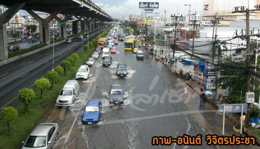 ฝนถล่มกรุงส่งผลถ.พหลโยธิน-วิภาวดี ท่วมเป็นคลอง