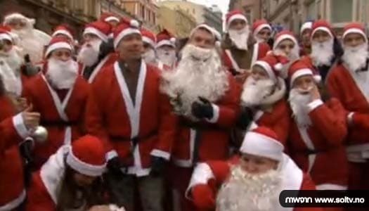 รัสเซียจัดพาเหรดซานต้า รับบริจาคของขวัญแจกเด็กป่วยมะเร็ง