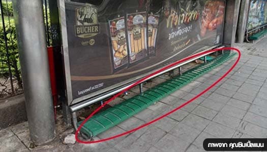 ชาวเน็ตโพสต์ภาพป้ายรถเมล์ที่นั่งติดพื้น ประชดหรือต้องนั่งพับเพียบ-นอนรอ