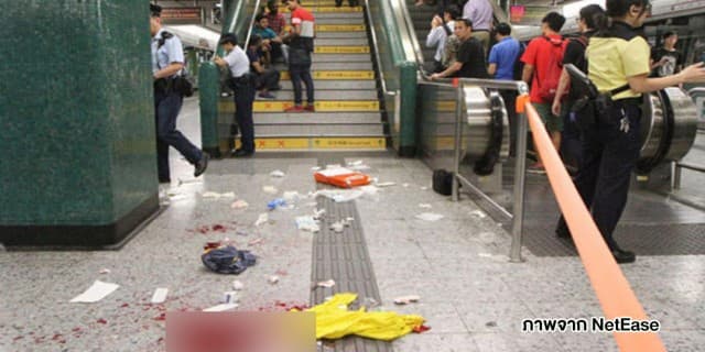 แก๊งโจ๋พกมีดบุกโจมตีผู้คนกลางรถไฟใต้ดินฮ่องกง บาดเจ็บ 3 ราย