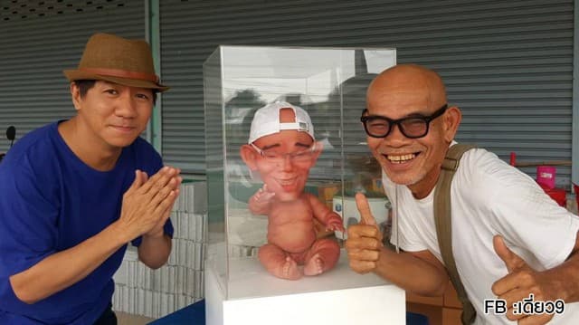 'โน้ส อุดม' ทำเก๋บุกมอบตุ๊กตาลูกเทพ(จริงๆ) ให้ 'ป๋าเทพ' พร้อมคาถาสู้ชีวิต 