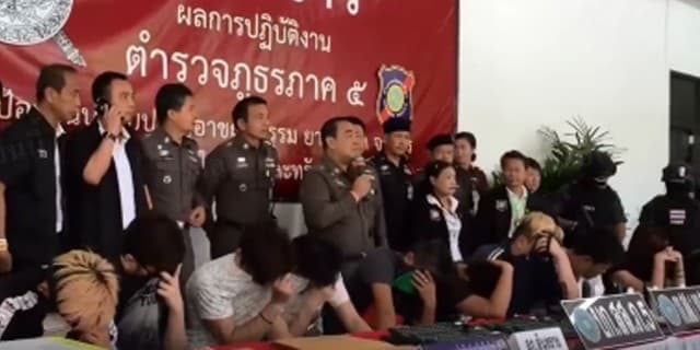 ตร.แถลงจับกุมแก๊งคอลเซนเตอร์ข้ามชาติรายใหญ่ หลังบุกจับกุมที่บ้านพักในเชียงใหม่