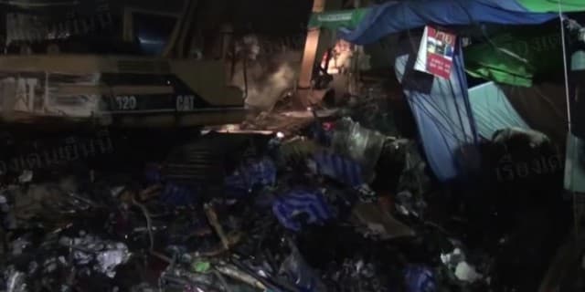 จนท.ลงพื้นที่เร่งหาสาเหตุไฟไหม้ตลาดโรงเกลือ