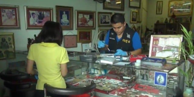 คนร้ายบุกงัดร้านเช่าพระกลางเมืองพิษณุโลก กวาดพระเครื่องรุ่นดังกว่า 200 องค์