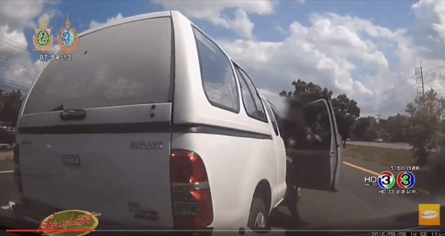 คนขับรถกระบะในคลิปขับปาดหน้าถอยชนและลงมาชก ยังไม่เข้าพบ ตร.สระบุรีตามนัด