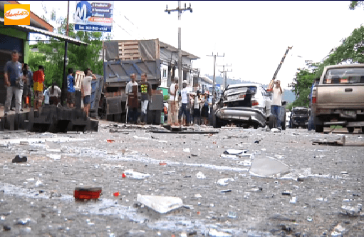 รถบรรทุกแร่พุ่งชนรถที่จอดติดยาวรวม 18 คัน บนถนนสายสุราษฎร์-นาสาร ไร้เจ็บ