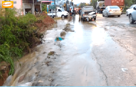 น้ำป่าหลากท่วมถนนเพชรเกษมช่วง จ.ประจวบฯ  ทำรถฝั่งเข้า กทม.ติดยาว