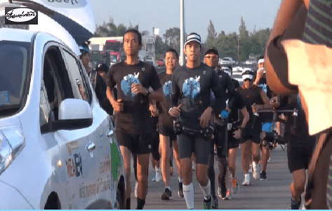 'ตูน บอดี้สแลม' วิ่งครบ 9 วันกว่า 300 กม. ยอดบริจาคพุ่งกว่า 50 ล้านบาท เผยมีอาการเจ็บข้อเท้า