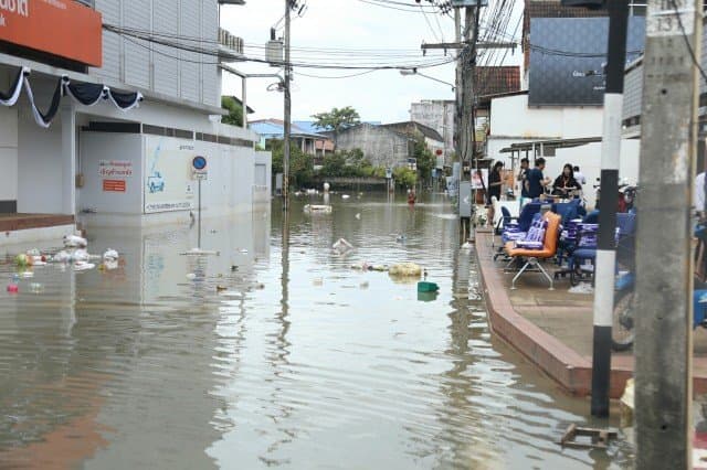 ผบ.ตร.สั่งกำลังพลช่วยเหลือผู้ประสบอุทกภัยภาคใต้