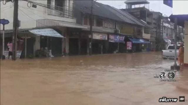 ปลัดสธ. กำชับส่งเจ้าหน้าที่อาสาสมัคร เยี่ยมผู้ป่วยติดเตียง-ป่วยโรคเรื้อรัง ในพื้นที่น้ำท่วม 