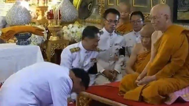 ถวายฎีกานิมนต์ "สมเด็จพระมหามุนีวงศ์" เป็นสมเด็จพระสังฆราช