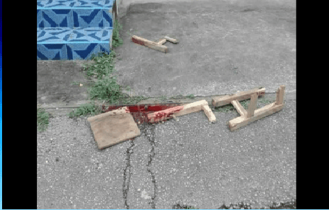  สามีเก่าบุกบ้านอดีตภรรยาที่เลิกรากันหวังคืนดีแต่เกิดทะเลาะ ฝ่ายชายหยิบเก้าอี้ไม้ฟาดหัวแตกเลือดอาบ