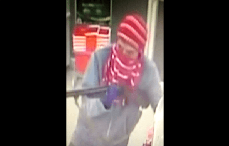 ตร.โคราชรวบโจรควงปืนลูกซองจี้ร้านเซเว่นได้เงิน 2 พัน หลังขับรถแหกด่านจนตกคลอง สารภาพติดหนี้พนัน