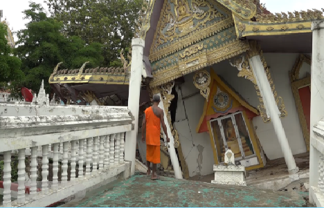  ฝนตกน้ำขังมานานนับสิบปีทำโบสถ์เก่าทรุดพังถล่ม พระไร้ที่ประกอบกิจทางศาสนา