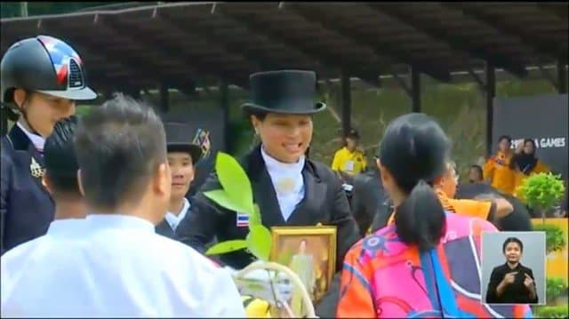 "พระองค์หญิง" ทรงพระปรีชา! นำทีมคว้าเหรียญเงินศิลปะบังคับม้าพร้อมนักกีฬาอีก 4 คนในซีเกมส์เช้านี้