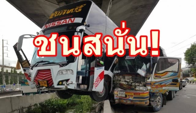 ชนสนั่น! 'รถบัส'ชน 'รถพ่วง' เหินแบริเออร์  ขาเข้า เมืองใหม่บางพลี ทำรถติดหนัก