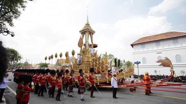 สื่อต่างชาติทึ่ง พระราชพิธีถวายพระเพลิงพระบรมศพ ในหลวง ร.๙ ยิ่งใหญ่ สมพระเกียรติ