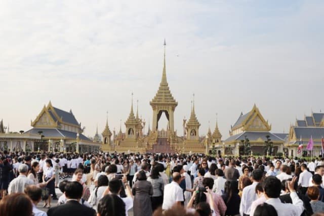 ปิด'พระเมรุมาศ' ชั้น1และ 2 หลังพบ ปชช.มีพฤติกรรมไม่เหมาะสม