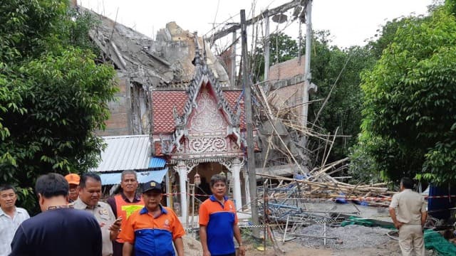 พังถล่ม! พระธาตุสามหน จ.กาฬสินธุ์ ทรุดตัวขณะบูรณะ บาดเจ็บ 4 -เสียชีวิต 1  