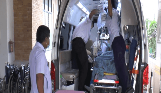 อุทาหรณ์! หนุ่มขับรถตัดหญ้าเสียหลัก ถูกใบมีดตัดข้อเท้าขาดสะบั้น-แขนหัก