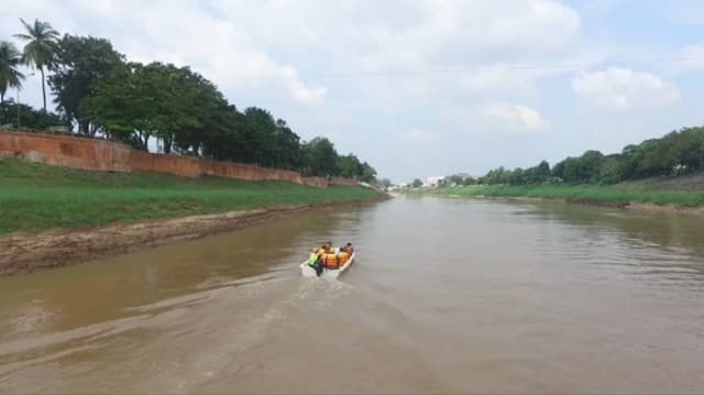 ตร. ล่องเรือในแม่น้ำน่าน หาหลักฐานคลายคดี ‘อาจารย์อรรจน์’ เสียชีวิต