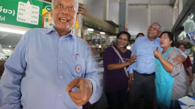 'สุเทพ' คารวะแผ่นดินระนอง ชาวบ้านต้อนรับ-ทักทายเป็นอย่างดี