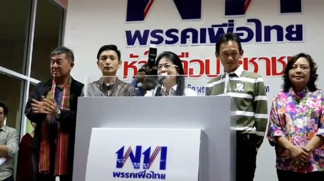  'สุดารัตน์' ลงพื้นที่พบชาว จ.ศรีสะเกษ พร้อมระบุถึงเวลาคนทำงานเป็น ได้เข้ามาแก้ไขปัญหา