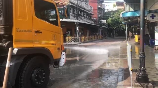 กทม.ทำความสะอาดถนนข้าวสาร-พื้นที่โดยรอบ พร้อมรับวันทำงาน