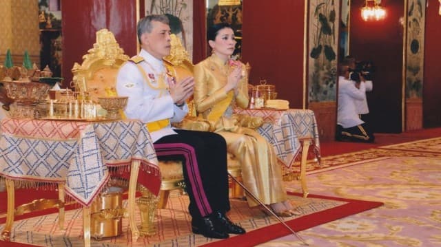 ประมวลภาพประวัติศาสตร์-พสกนิกรปีติ 3 พ.ค.ประกาศการพระราชพิธีบรมราชาภิเษก