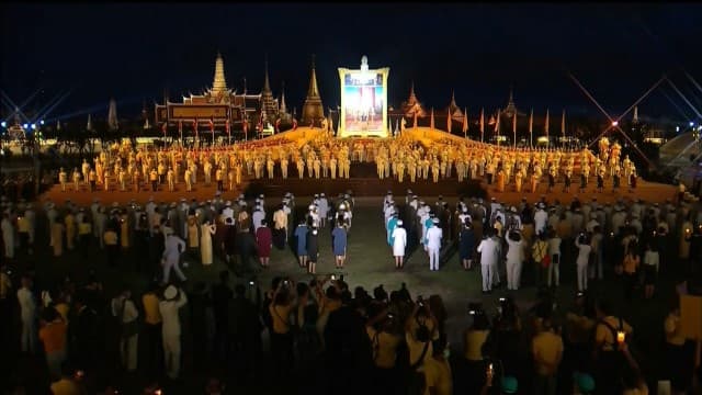 นายกฯ นำข้าราชการทุกหมู่เหล่า และพสกนิกรทั่วไทยถวายพระพรเนื่องในวันเฉลิมพระชนมพรรษา 