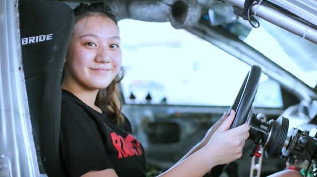 รู้จักกับสาวน้อยนักดริฟท์วัย 17 ปี 'น้องหลิงหลิง' ดาวดวงใหม่แห่งวงการมอเตอร์สปอร์ตไทย | 3 Sport Magazine