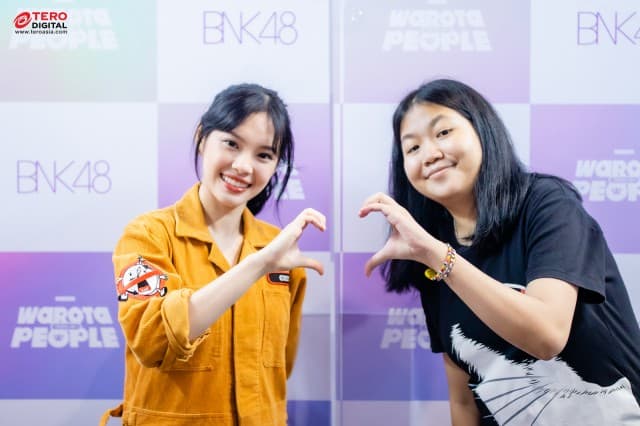 ทัชใจแฟนแฟน  กิจกรรมสุดเจ๋ง  BNK48 3rd Album “Warota People”  2-Shot ชวนแชะฟินพร้อมเหล่าเมมเบอร์ BNK48+CGM48  เซอร์ไพรส์ BNK48 รุ่น 3 ร่วมแจมความสนุก