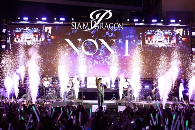 ภาพบรรยากาศความสุขฉลองศักราชใหม่ 2567  ในงาน “Siam Paragon Glorious Countdown Celebration 2024”