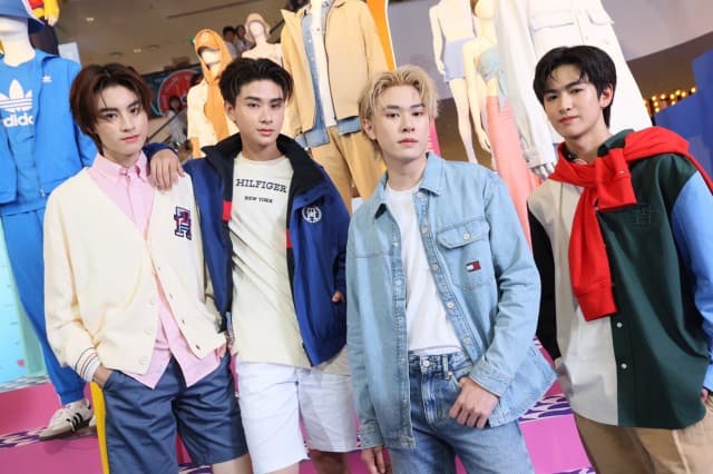 แจ๊คกี้ จักริน แท็กทีม ไทย - จินวุค - เอเอ จาก BUS ร่วมแฟชั่นโชว์สุด exclusive “centralwOrld Summer 2024 Trunk Show The List”