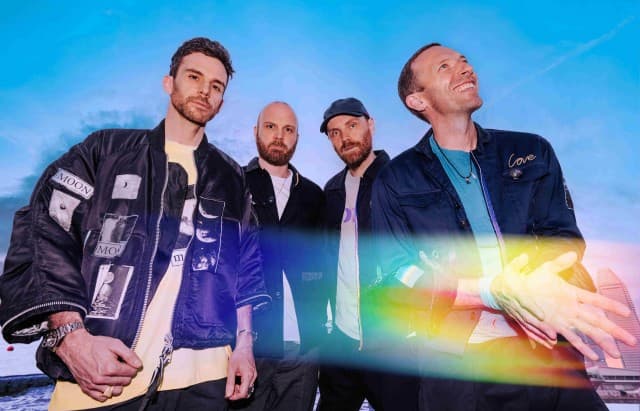 Coldplay กลับมากับเพลงสุดอบอุ่น “feelslikeimfallinginlove” พร้อมประกาศปล่อยอัลบั้มใหม่ “Moon Music” ที่จะปล่อยในวันที่ 4 ตุลาคม