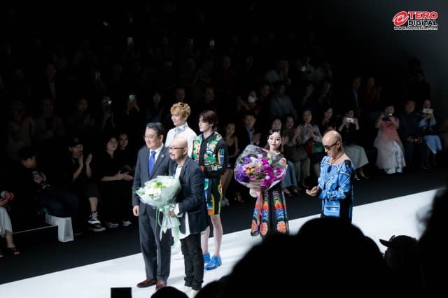 BIFW2024 สร้างปรากฏการณ์แฟชั่นวีคแห่งปี เปิดแกรนด์รันเวย์อย่างยิ่งใหญ่  พร้อมเหล่าคนดังร่วมสร้างสีสันบนรันเวย์และฟรอนท์โรว์คับคั่ง กับแบรนด์ดังจากเกาหลี LIE SANGBONG ต่อด้วยการคอลแลบครั้งพิเศษของ  Absolute Siam x Dry Clean Only x AJOBYAJO