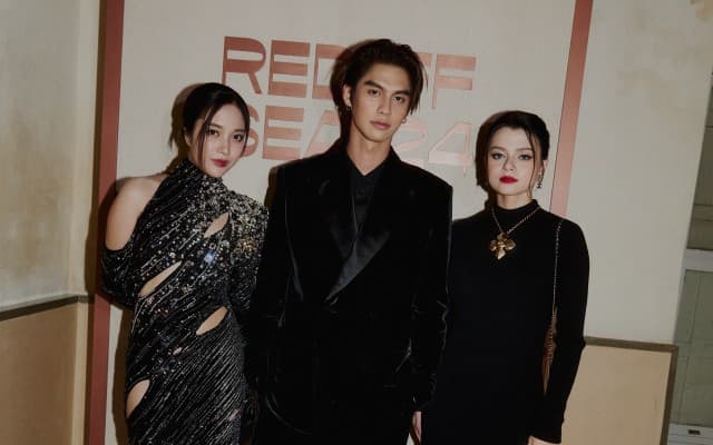 พรมแดงลุกเป็นไฟ! BRIGHT ตัวแทนประเทศไทย ร่วมเดินพรมแดงงานเทศกาลภาพยนตร์นานาชาติ The Red Sea International Film Festival 2024 สร้างปรากฏการณ์ความยิ่งใหญ่สู่สายตาระดับโลกอีกครั้งในแวดวงบันเทิง ณ เมืองเจดดาห์ ประเทศซาอุดีอาระเบีย