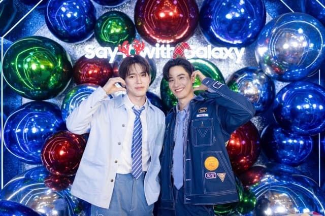 ซัมซุงชวน เต-นิว ควงคู่แจกความฟิน ฉลองวันคริสต์มาสกับแฟน ๆ  ในงาน Say it with Galaxy Exclusive Meet with Tay-New  ที่ลานลิฟต์แก้ว เซ็นทรัลเวิลด์
