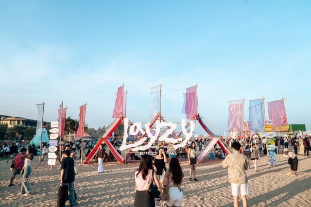 “ขยับตัวนิดหน่อย แต่สนุกม๊ากมาก” เปลี่ยนชายหาดหัวหิน  ให้กลายเป็นเทศกาลดนตรีสุดฮอตครั้งแรก Layzy Music Festival