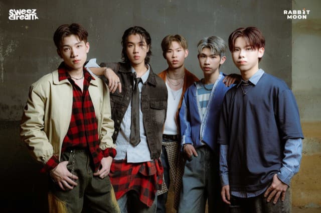 ค่าย RABBIT MOON เปิดตัวกลุ่มศิลปิน sweezdream (สวีซดรีม) ส่ง ซิงเกิลเพลง ความรักอย่าเพิ่งไป (please don’t) ได้ ตูน Three Man Down มาเป็น Music Producer