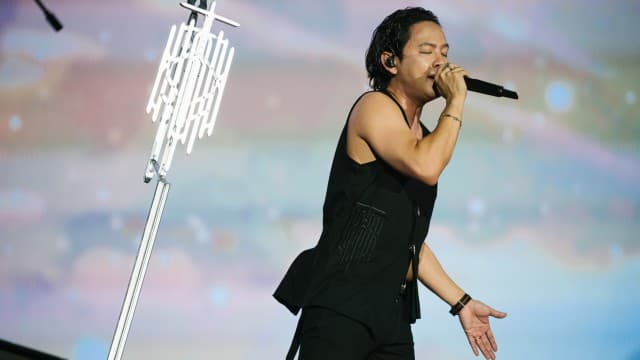 COCKTAIL จารึกประวัติศาสตร์ราชมังฯ ถ่ายทอดเพลงฮิต ความมัน และโมเมนต์อันน่าจดจำกว่า 22 ปี  ในคอนเสิร์ตใหญ่ครั้งสำคัญ “COCKTAIL EVER LIVE”