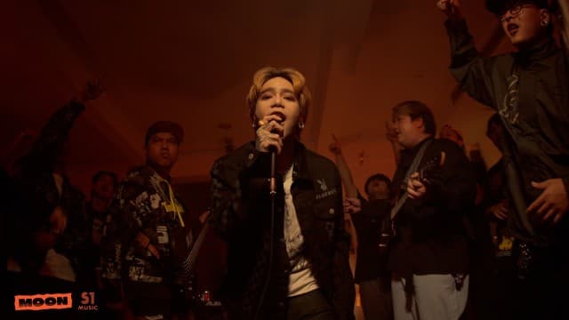 จากใต้ดินสู่มืออาชีพ! MOON ร่วมงานปรมาจารย์คนทำเพลงใน “HEY TER (เฮ้เธอ!)” ใส่เต็ม 3 ซาวด์ดนตรี กระแสถล่มทลายตั้งแต่ยังไม่ปล่อย !