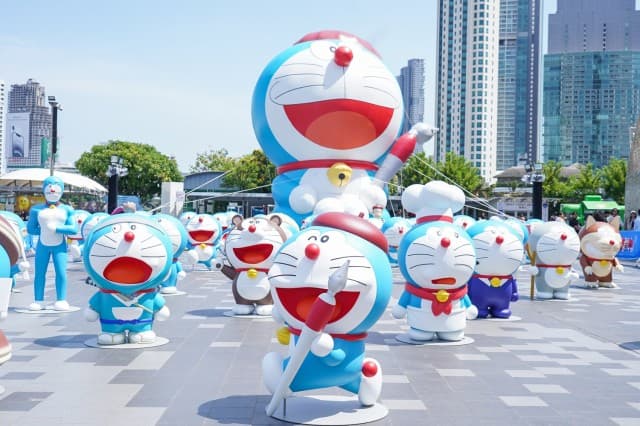 100 Doraemon in Town โดราเอมอนยักษ์ปรากฏตัวริมแม่น้ำเจ้าพระยา! เปิดฉากความอลังการครั้งประวัติศาสตร์ กับนิทรรศการโดราเอมอนที่ใหญ่ที่สุดในโลก 1 พฤษภาคม - 22 มิถุนายน 2568 นี้ ณ ไอคอนสยาม