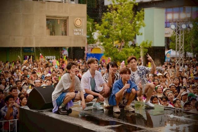 เปิดวาร์ป 5 หนุ่มฝีมือดี  วง sweezdream (สวีซดรีม) เส้นทางดนตรี จากสยามสแควร์ สู่การเป็นศิลปินเต็มตัว!!