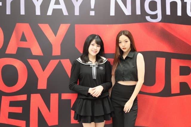 “ดีไซน์วิลเลจ รัชดา”  ตอกย้ำความเป็นคอมมูนิตี้มอลล์สุดชิคย่านรัชดาแห่งใหม่ ตอบโจทย์ชาวรัชดานิสต้า   ปลื้มกระแสตอบรับดีเกินคาด   หลังปล่อยกิจกรรม FRIYAY ! NIGHT เติมเต็มความสุขกลุ่มลูกค้าวัยทำงาน พร้อมเซเลบริตี้ชื่อดัง ร่วมเช็คอินร่วมปาร์ตี้ ซีแนม สุนทร , 