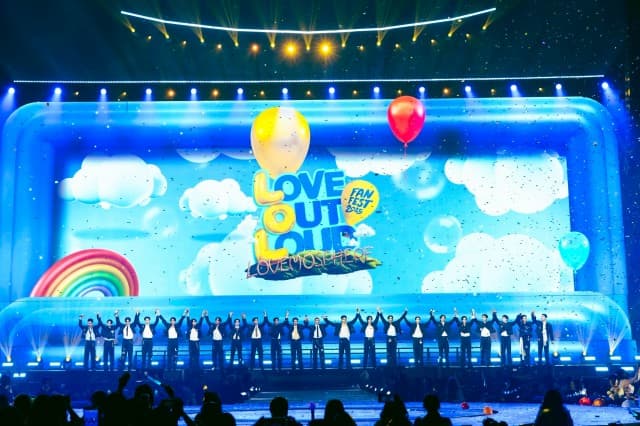 รวมพลชาวด้อม 2 วันสุดยิ่งใหญ่ 11 คู่จิ้นสุดฮอตจัดเต็มทุกโชว์ฟินครบทุกโมเมนต์ ในงาน “LOVE OUT LOUD FAN FEST 2025 : LOVEMOSPHERE” สนั่นโซเชียลพุ่งทะยานขึ้น “อันดับ 1” เทรนด์ X ของโลก