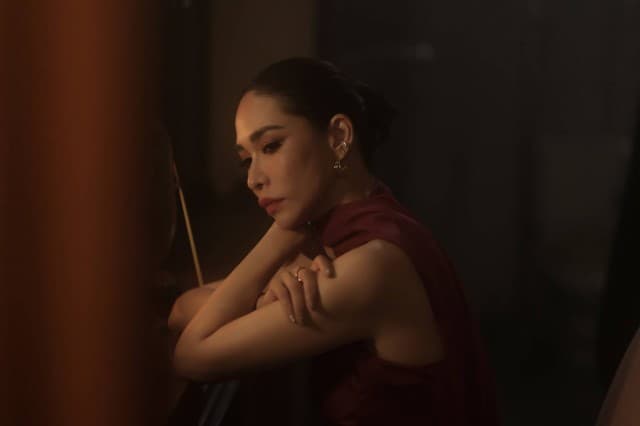 ETC. X The Parkinson จับมือสร้างปรากฏการณ์ทางดนตรี!    ส่งเพลง “เมื่อไหร่จะบอก” สะเทือนทั้งวงการ  ดนตรีดี! MV แรง! พลอย เฌอมาลย์ ตีบทแตก!