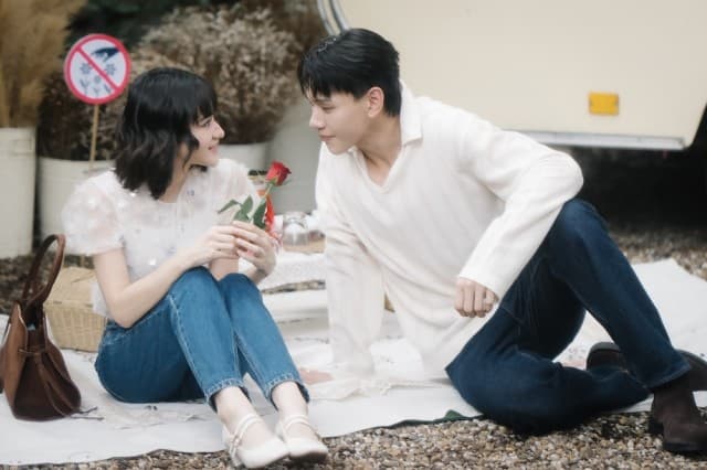 “ส้ม มารี” ควง “ต้าห์อู๋” ปล่อยซิงเกิลสุดเศร้า “หยุดรัก”  ถ่ายทอดเรื่องราวความรักที่เกิดผิดเวลา  พร้อมดึง “ไบเบิ้ล วิชญ์ภาส” ร่วมแสดงใน MV