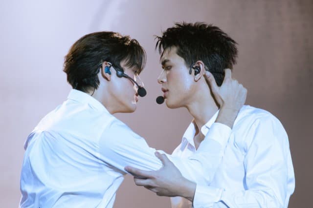 ยืนหนึ่งเรื่องเพอร์ฟอร์แมนซ์! “จอส-กวิน” เต็มร้อยทุกโชว์ ในงาน “JOSS GAWIN INVINCIBLE FANCON”   ร้อง เต้น เดือดทะลุปรอท! พลังเหลือล้นจนแฟนๆ แทบหยุดหายใจ